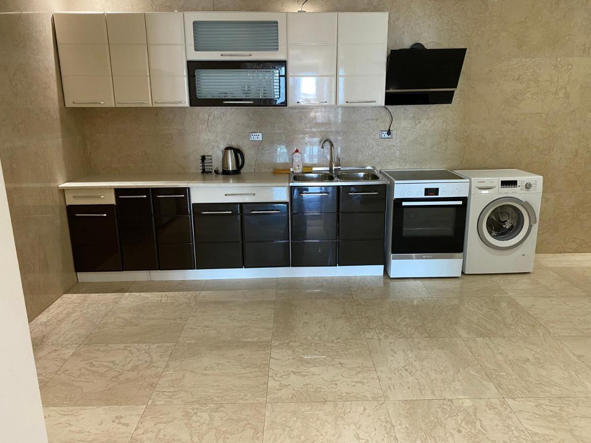 Apartment In Porta Batumi Tower Eksteriør billede