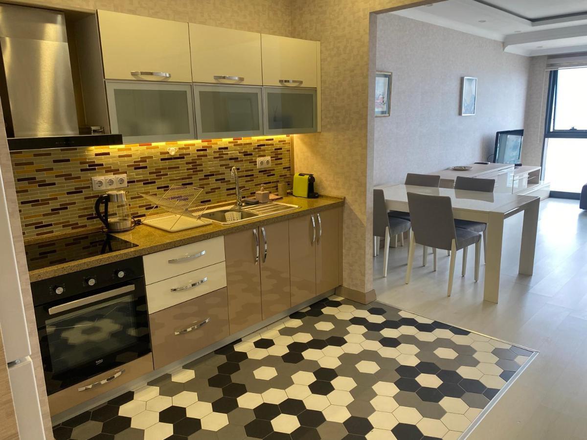 Apartment In Porta Batumi Tower Eksteriør billede