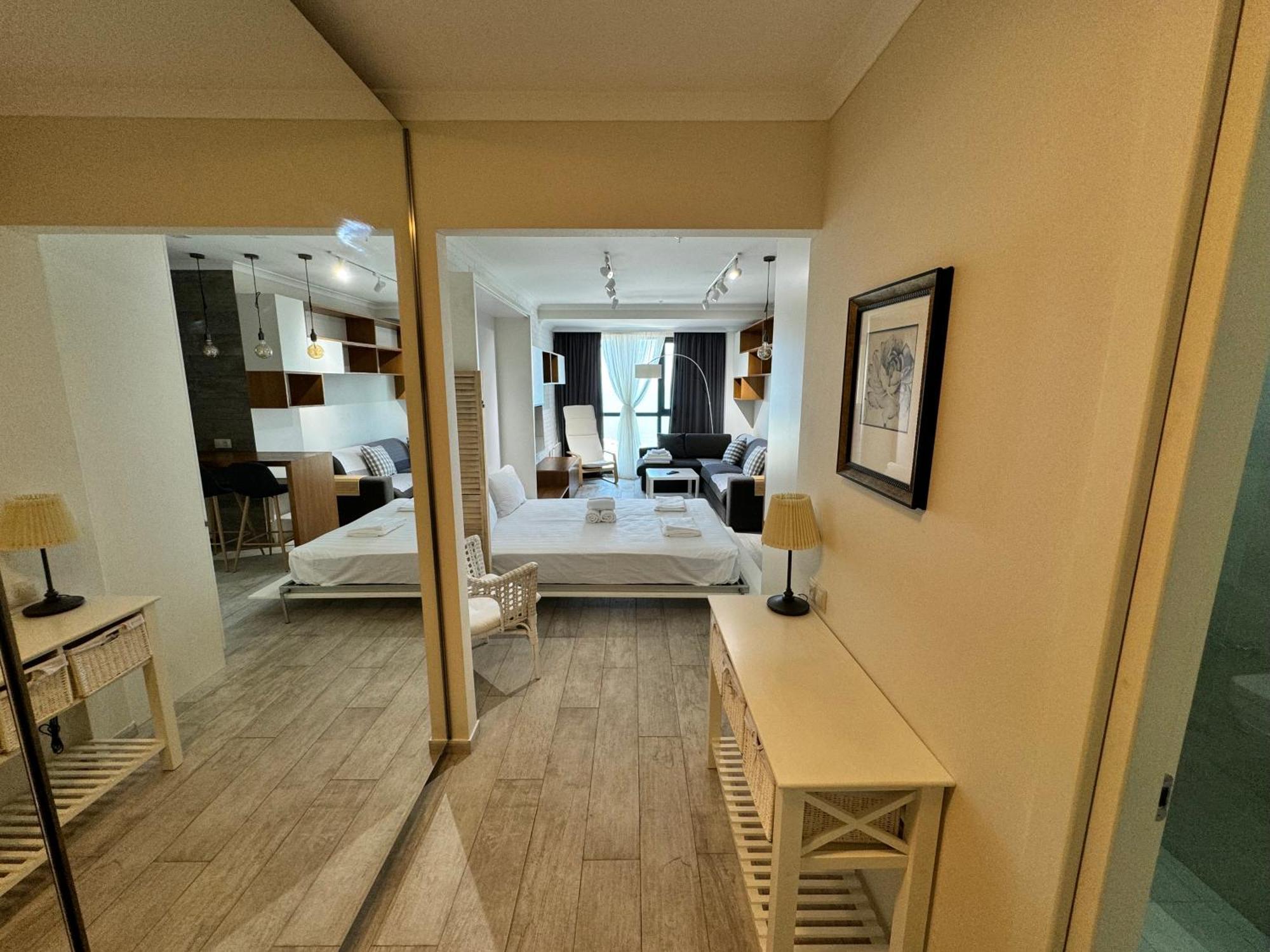 Apartment In Porta Batumi Tower Eksteriør billede